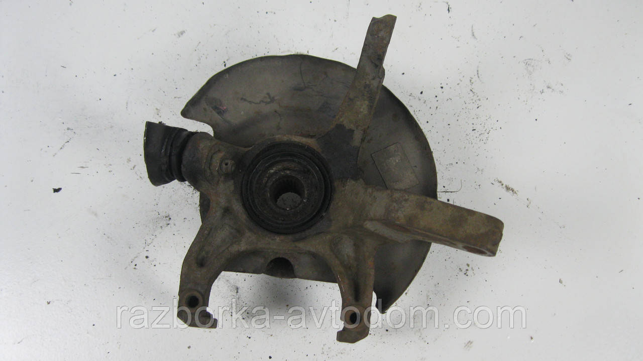 Поворотний кулак/ступиця передній лівий Nissan Micra K10 (1982-1992) OE:4001521B00