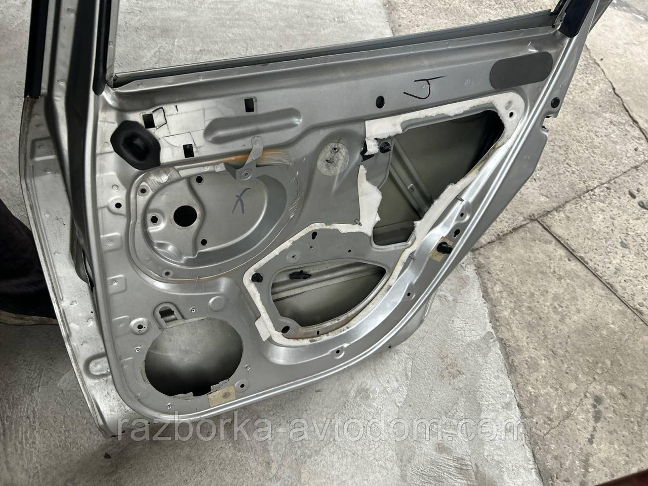 Двері задня права (гола) PEUGEOT 407 SW (04-11) OE:9008N3 фарба-EZR