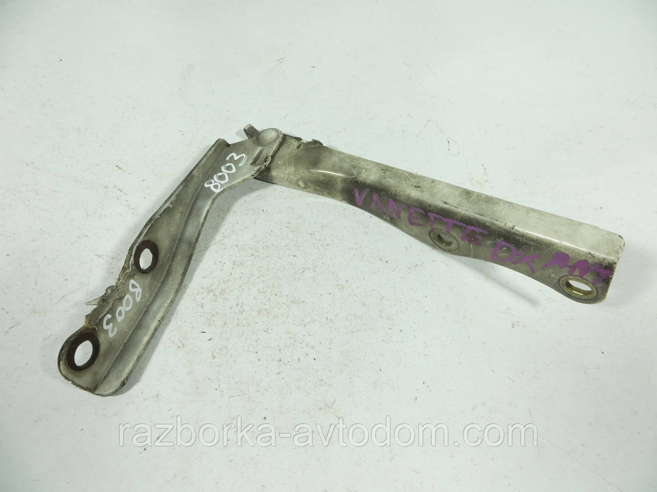Петля капота права NISSAN VANETTE C23 (1991-2001) ОЕ: 654000C010