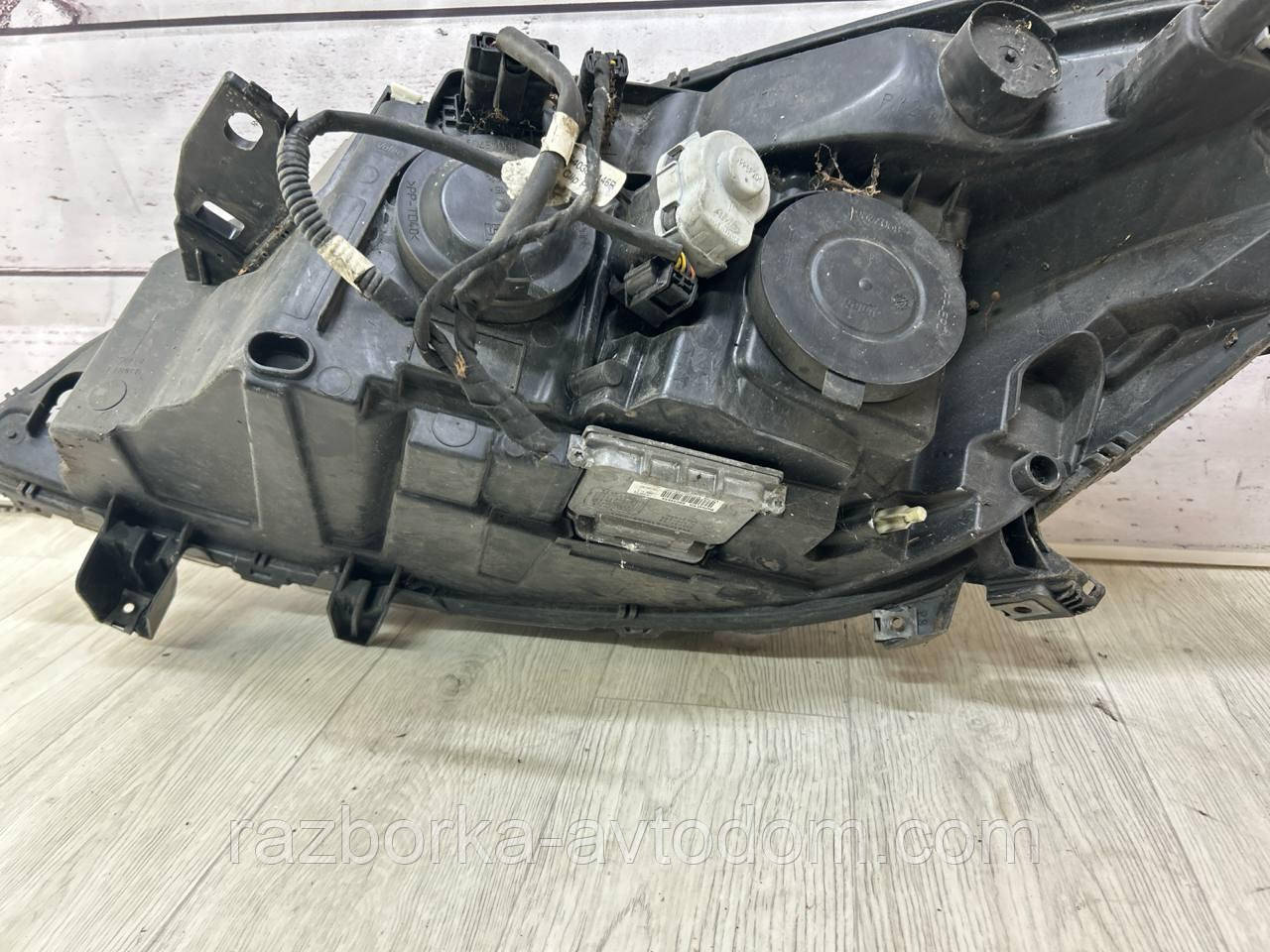 Фара права (ксенон) Б/У оригінал RENAULT SCENIC 3 (13-16) OE:260108323R