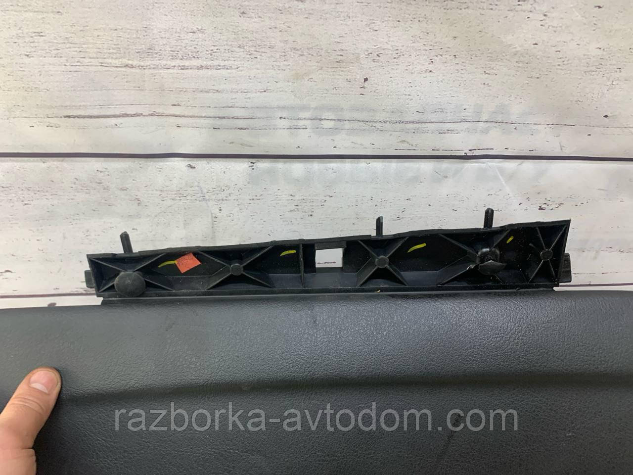 Кришка бардачка PEUGEOT 407 (04-10) OE:8226J0 ДЕФЕКТ!!!