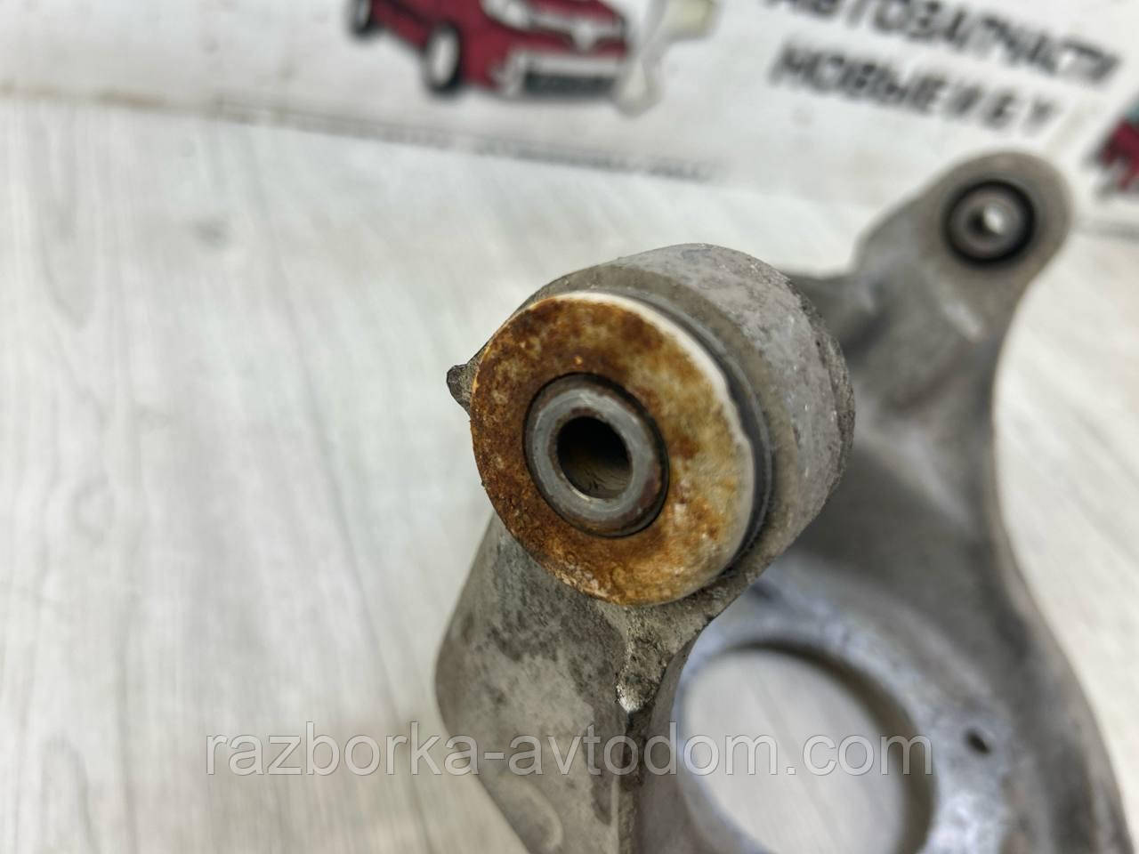 Кронштейн/ чашка амортизатора переднього правого Peugeot 407 (04-11) OE:352719