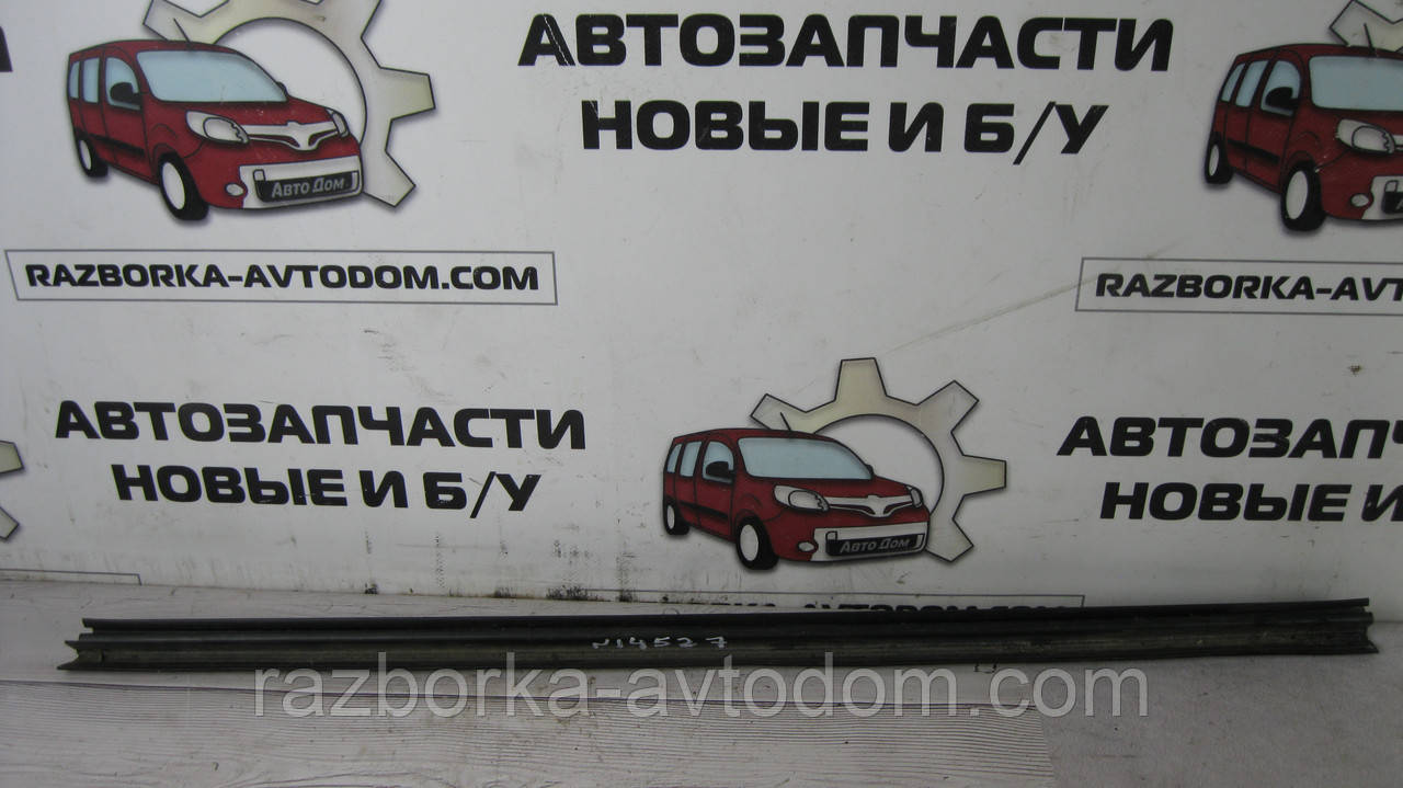 Накладка, уплонувальник дверей передньої правої (внутрішній) VW Touran (03-10) OE:1T0837472B