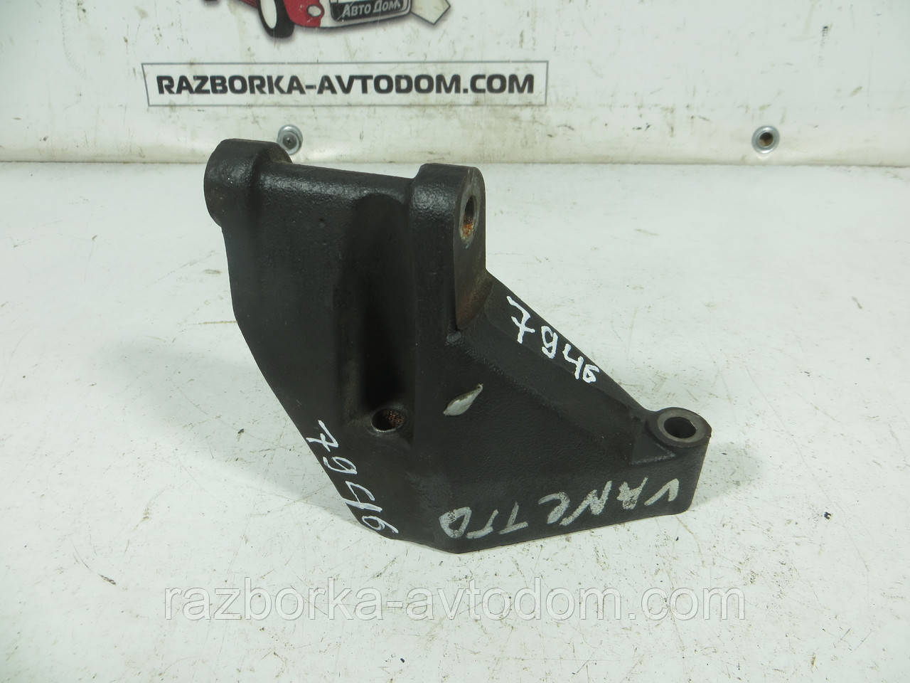 Кронштейн генератора 2.3D NISSAN VANETTE C23 (1991-2001) ОЕ: 11710D9740 фото 2