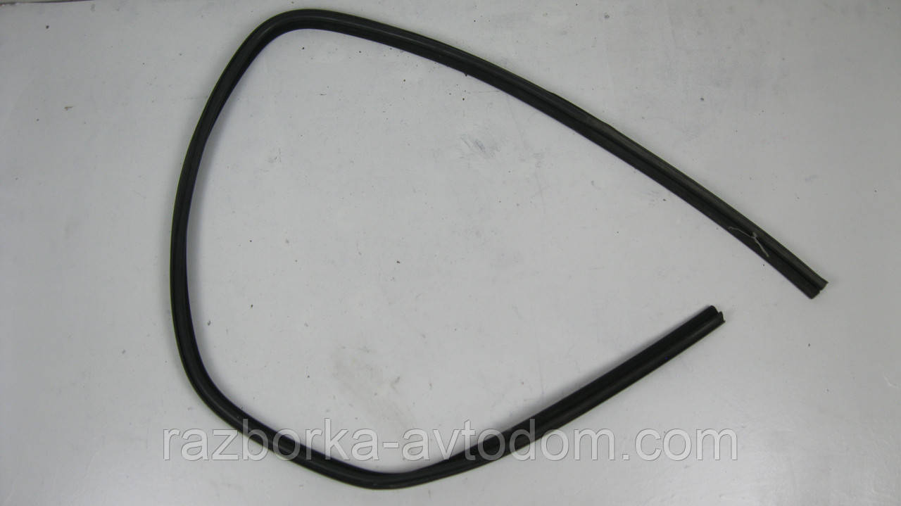 Щільна гумка скла передніх лівих дверей Opel Corsa C (2000-2012) OE:9113403