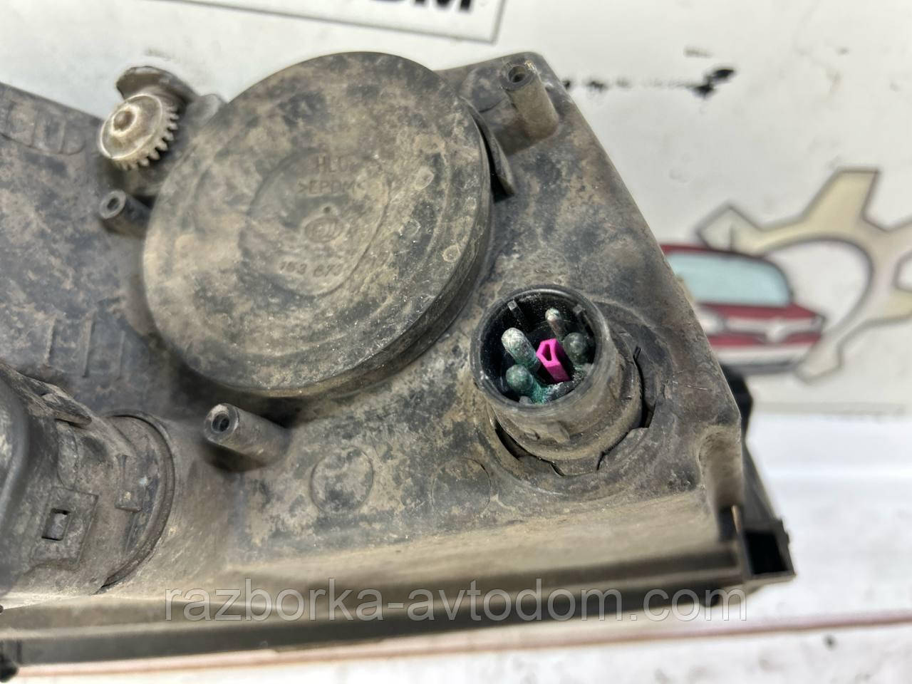 Фара ліва VW Passat B5 (96-00) OE:3B0941017L Дефект
