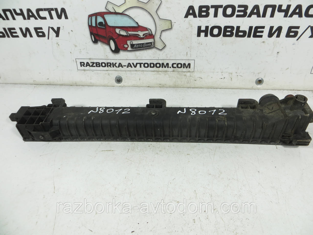 Бачок радіатора основного (охолодження) (маленький) МКПП 2.2CDI, 2.3 16 V, 2.3TD Mercedes Vito 638 (1996-2003 OE A6385013001