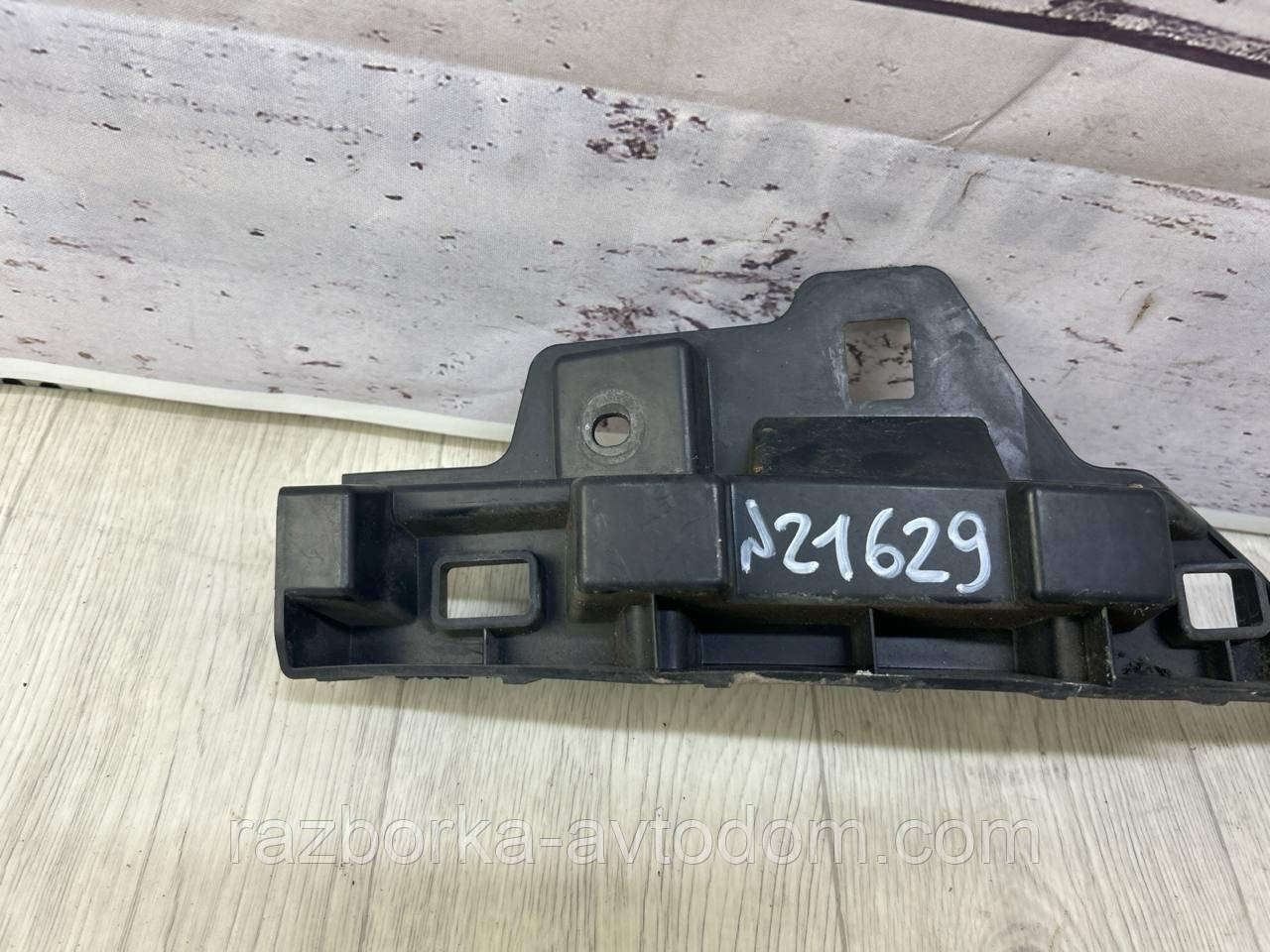 Кронштейн, кріплення бампера переднього праве (під фару) RENAULT SCENIC 3 (13-16) OE:622207359R