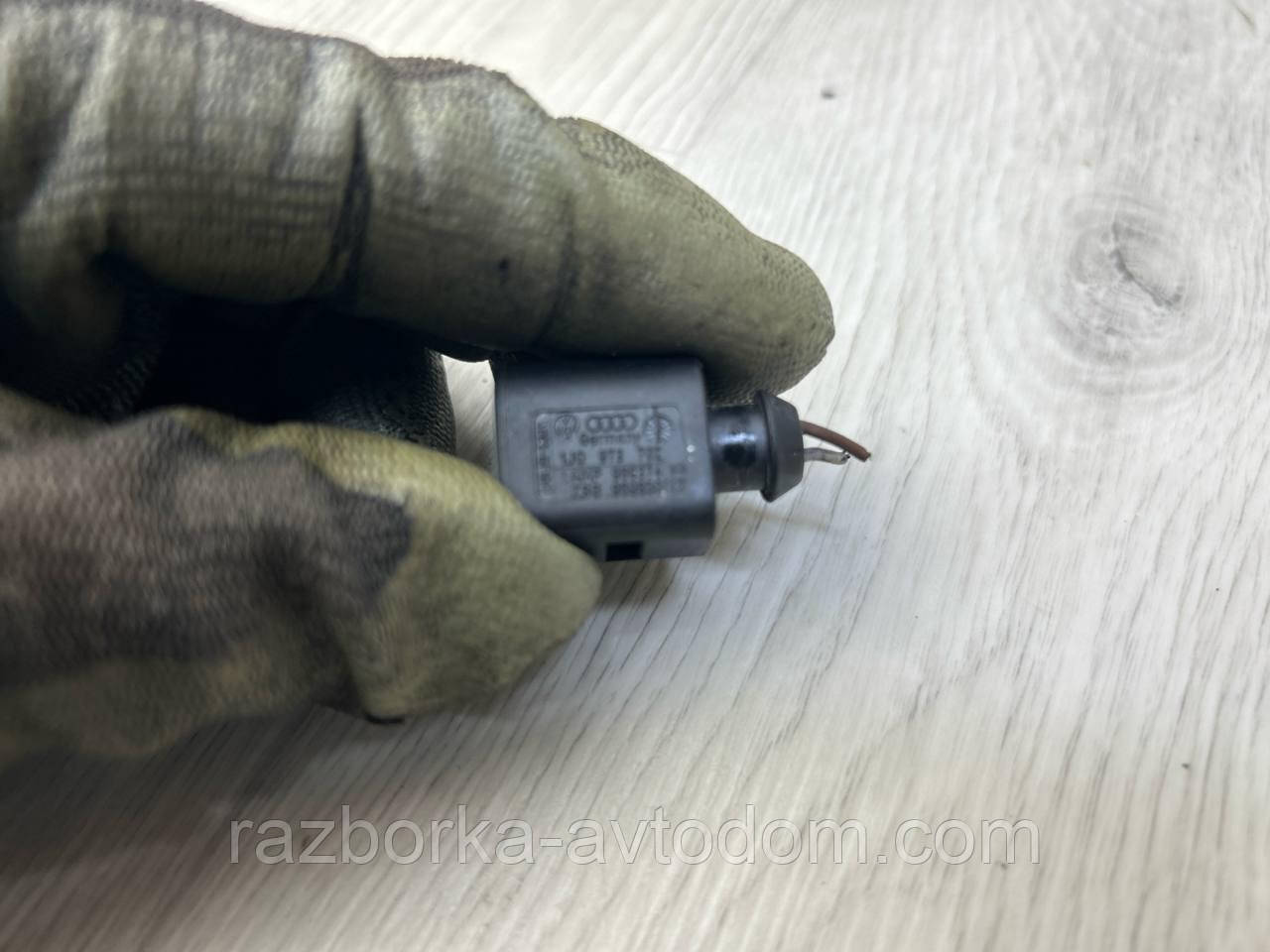 Фішка/роз'єм головного гальмівного циліндра SKODA Superb 1 (02-08) OE:1j0973702