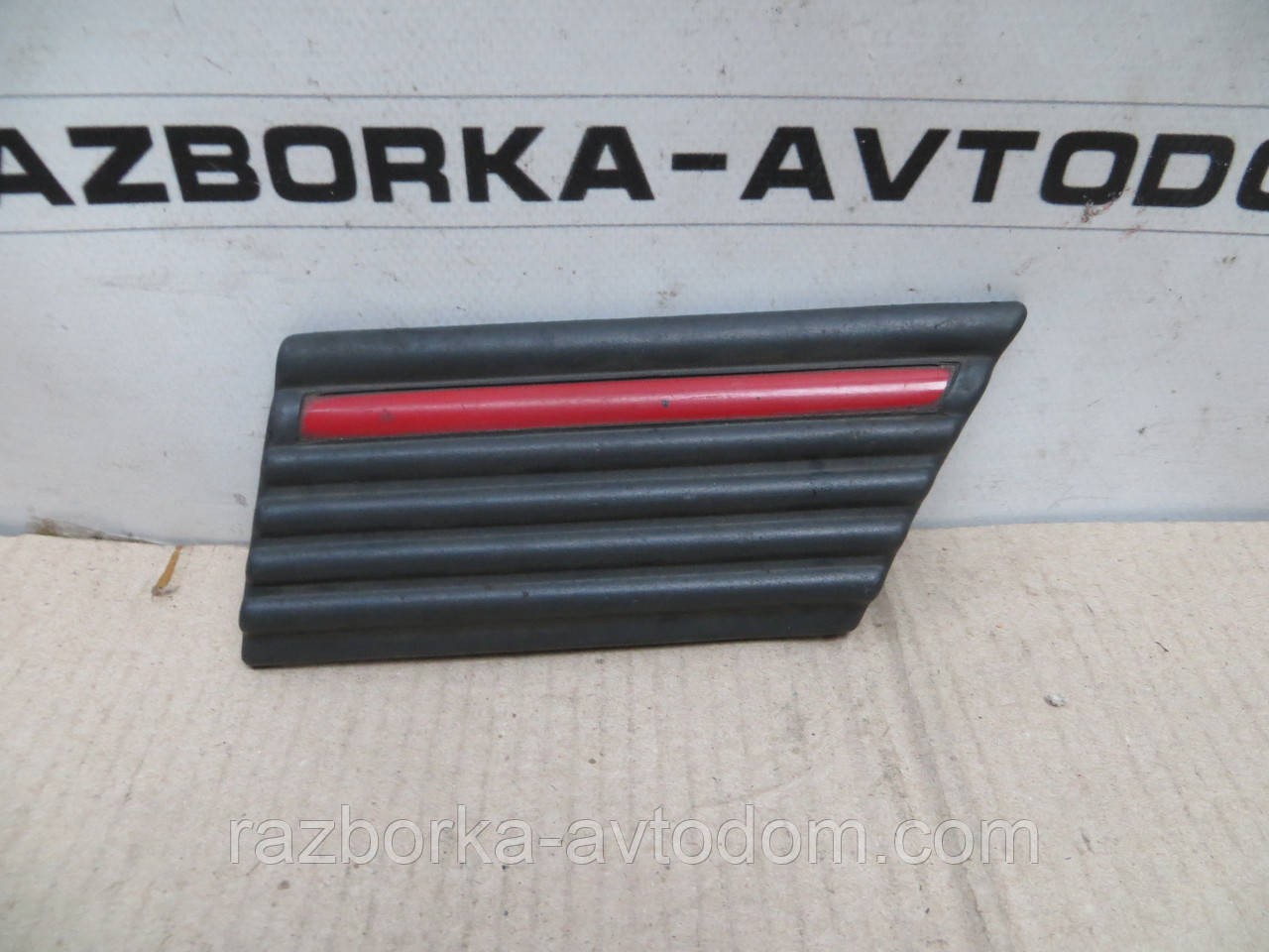 Молдинг накладка пластик крила переднього правого Opel Ascona C (1981-1988) OE:GM196PVC