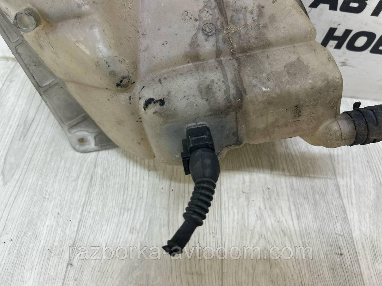 Бачок розширювальний Skoda Superb 1 (02-06), VW Passat B5 (95-05), Audi A4 B5, A6 C5 OE: 88121403l