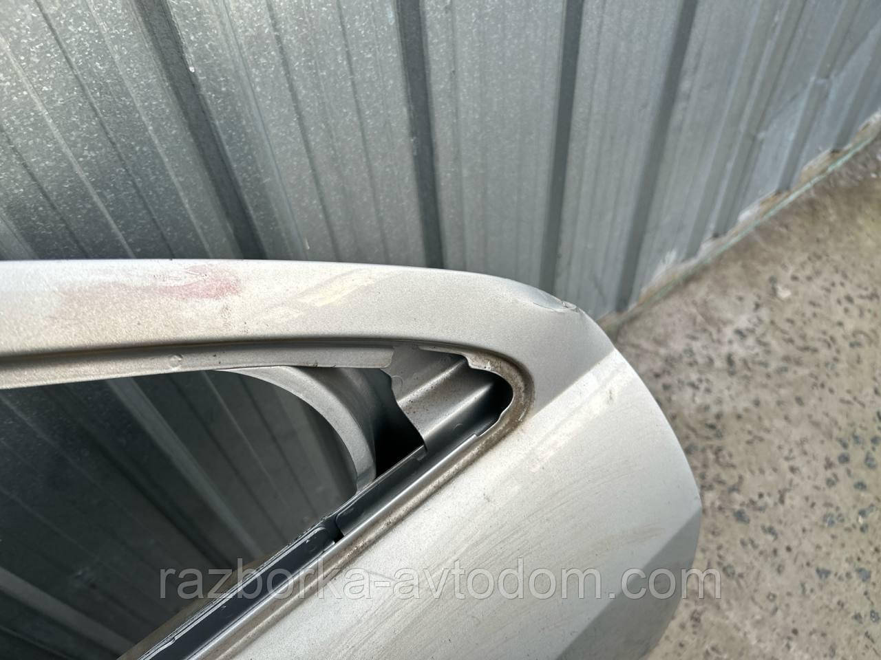 Двері передні права (блакитна) PEUGEOT 407 (04-11) OE:9004AQ (код фарби: EZR) ДЕФЕКТ: незначний