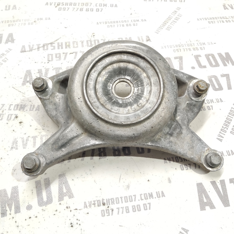 Опора амортизатора права Audi A4 B8 07-15 2.0D 8K0412384F