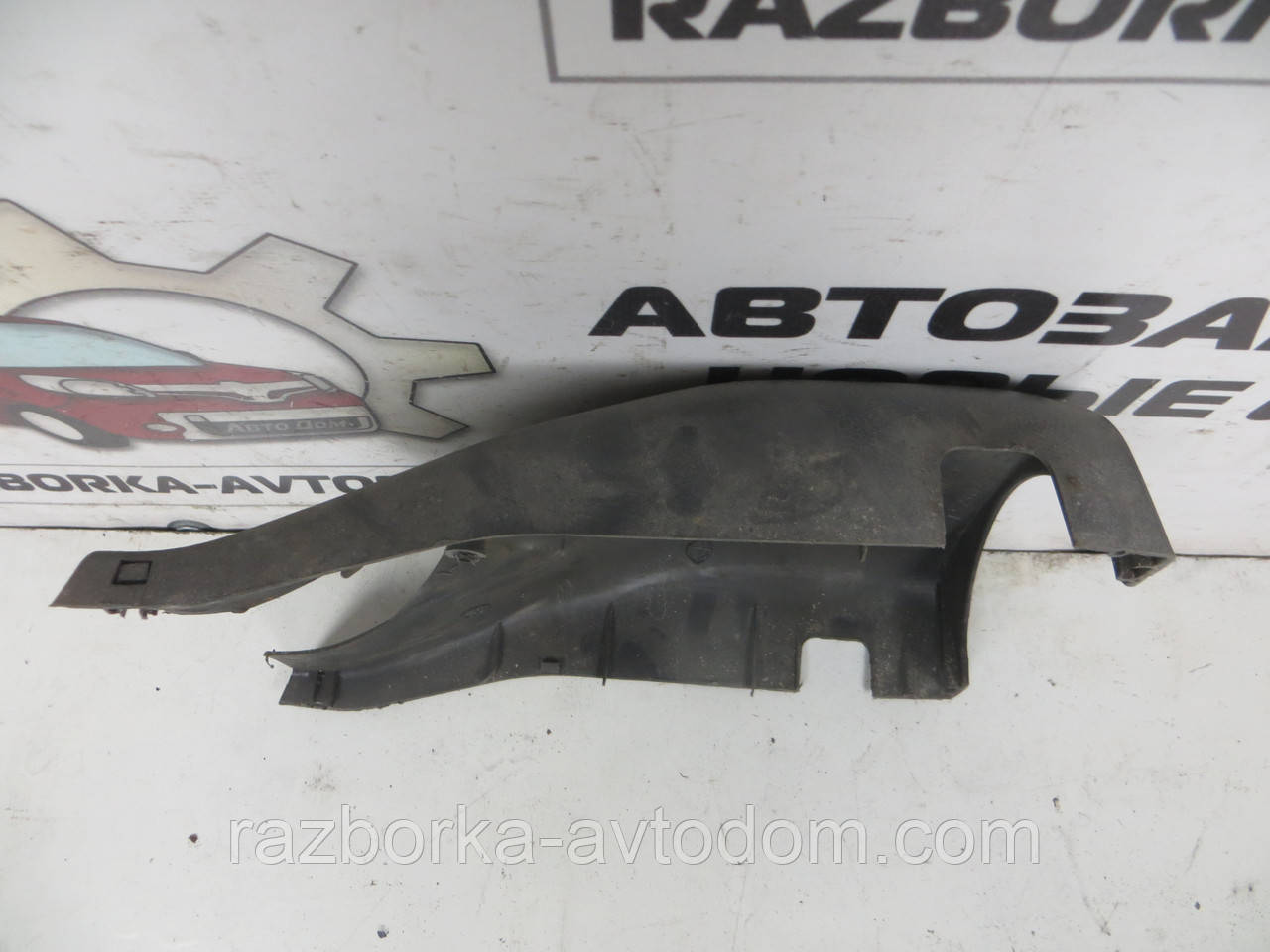 Кожух кермової колонки (нижня частина) Mitsubishi Pajero Sport 1 (1997-2009) OE:MR240231