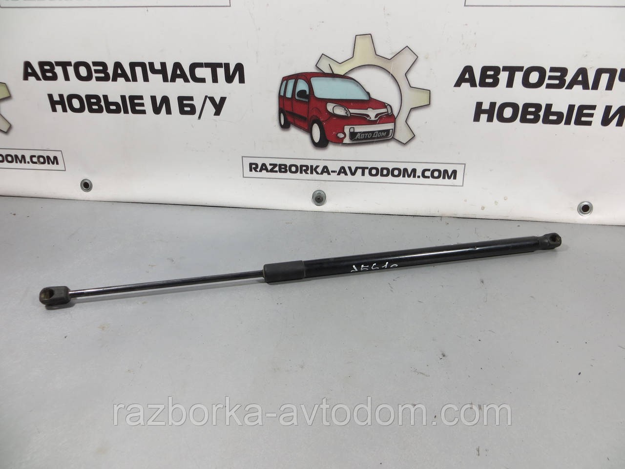 Амортизатор кришки багажника (універсал) VW Passat B8 (2014-2019) ОЕ: 3G9827550A OE 3G9827550B