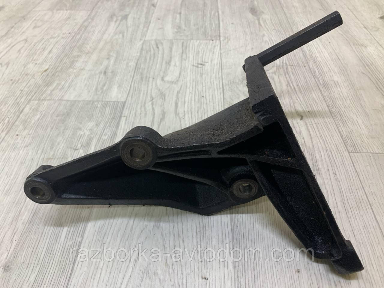 Кронштейн насоса ГУР VW Lt28-55 (1975-1996) OE: 075145261.