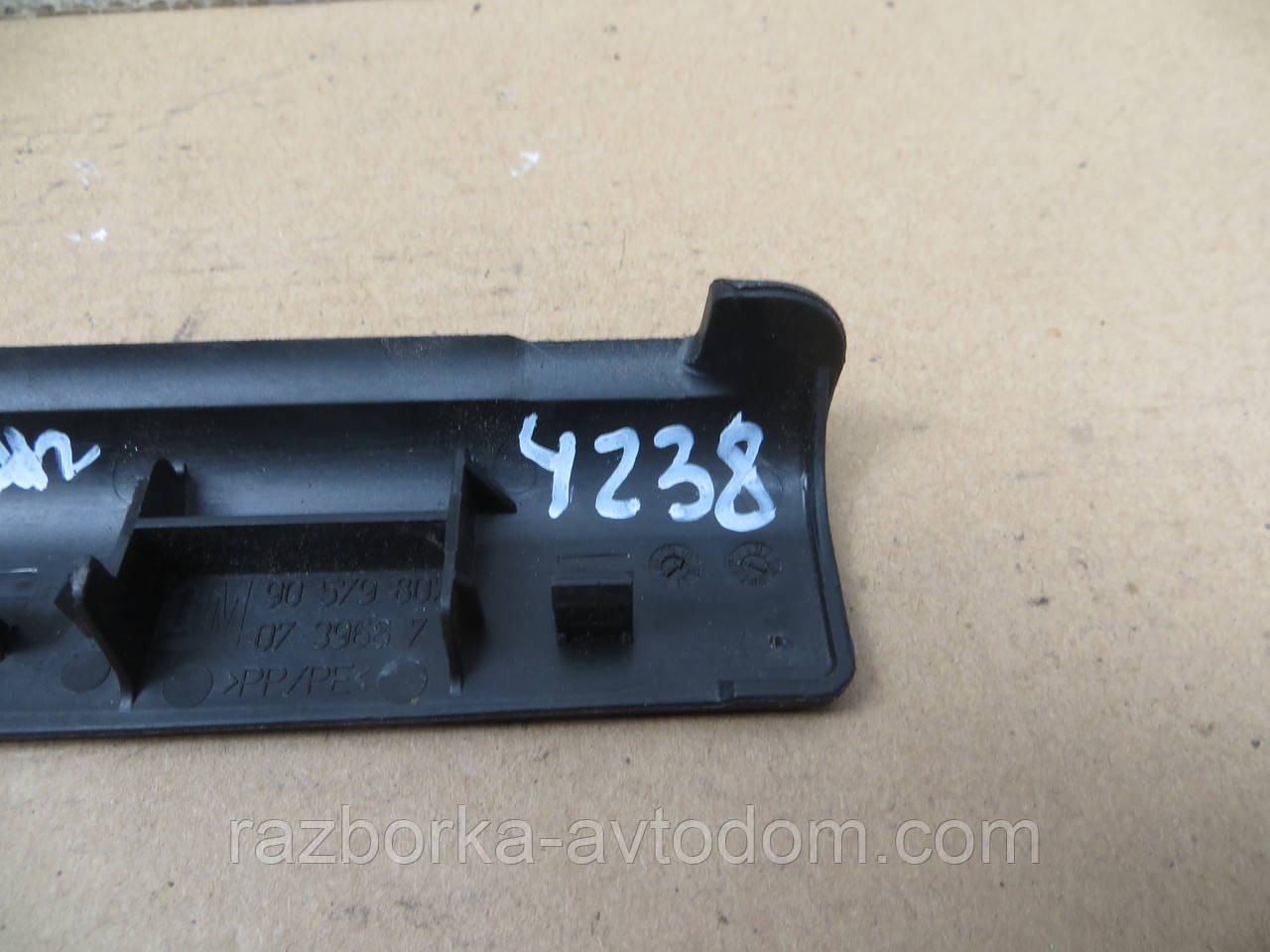 Накладка пластик заглушка сидіння Opel Zafira A (1999-2005) OE:90579807