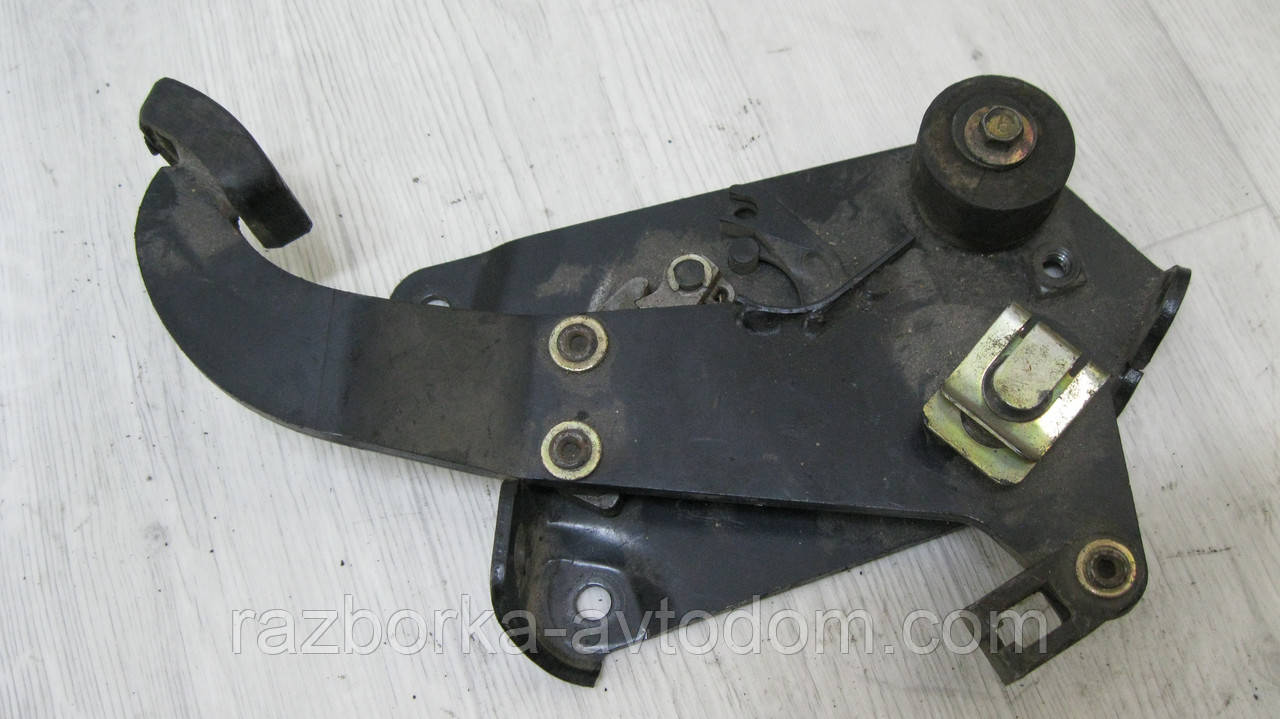 Педаль стоякового гальма Mercedes Vito W638 (1996-2003) OE: A6384200084