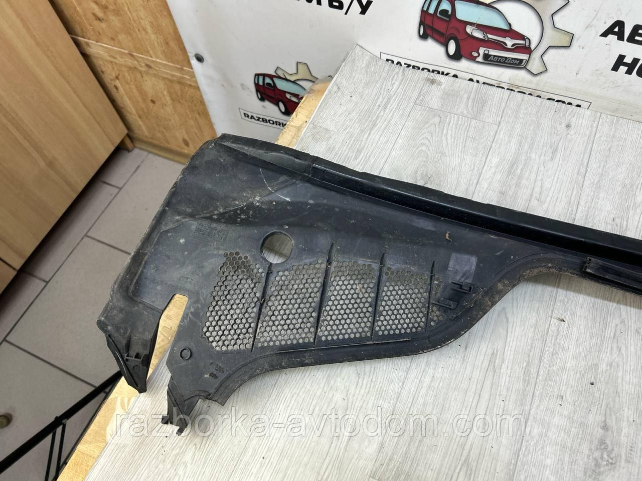 Пластик/накладка під лобове скло (жабо) Peugeot 308 (07-13) OE:9673257380