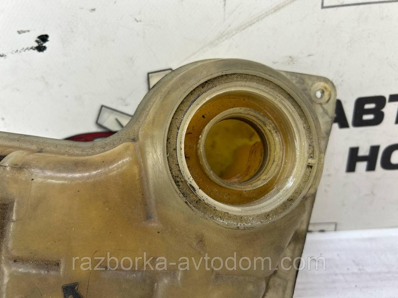 Розширювальний бачок VW Passat B5, Audi A6 C5, Skoda SuperB OE:8d0121403l