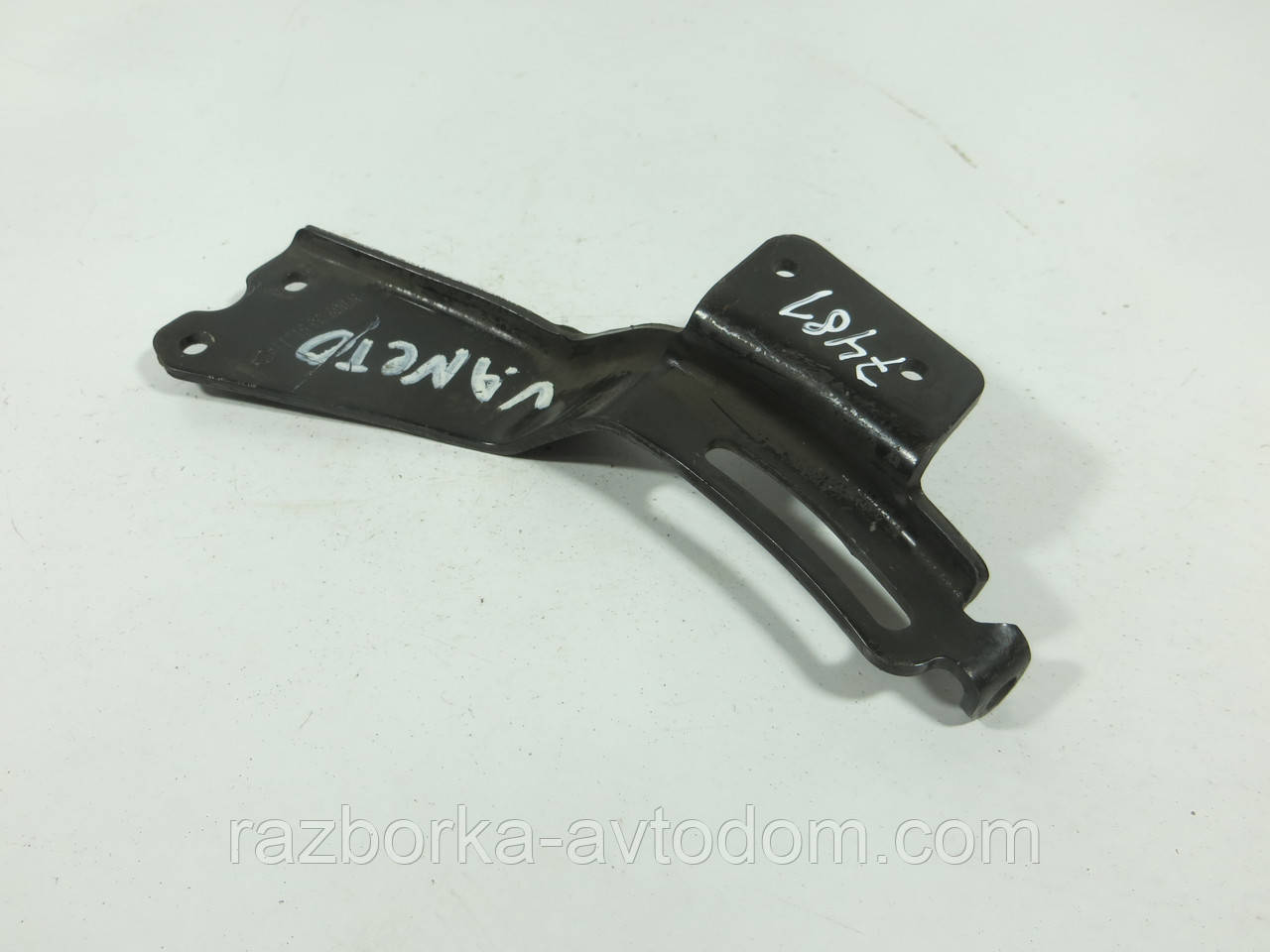 Кронштейн генератора NISSAN VANETTE C23 (1991-2001) ОЕ: 117159C600R