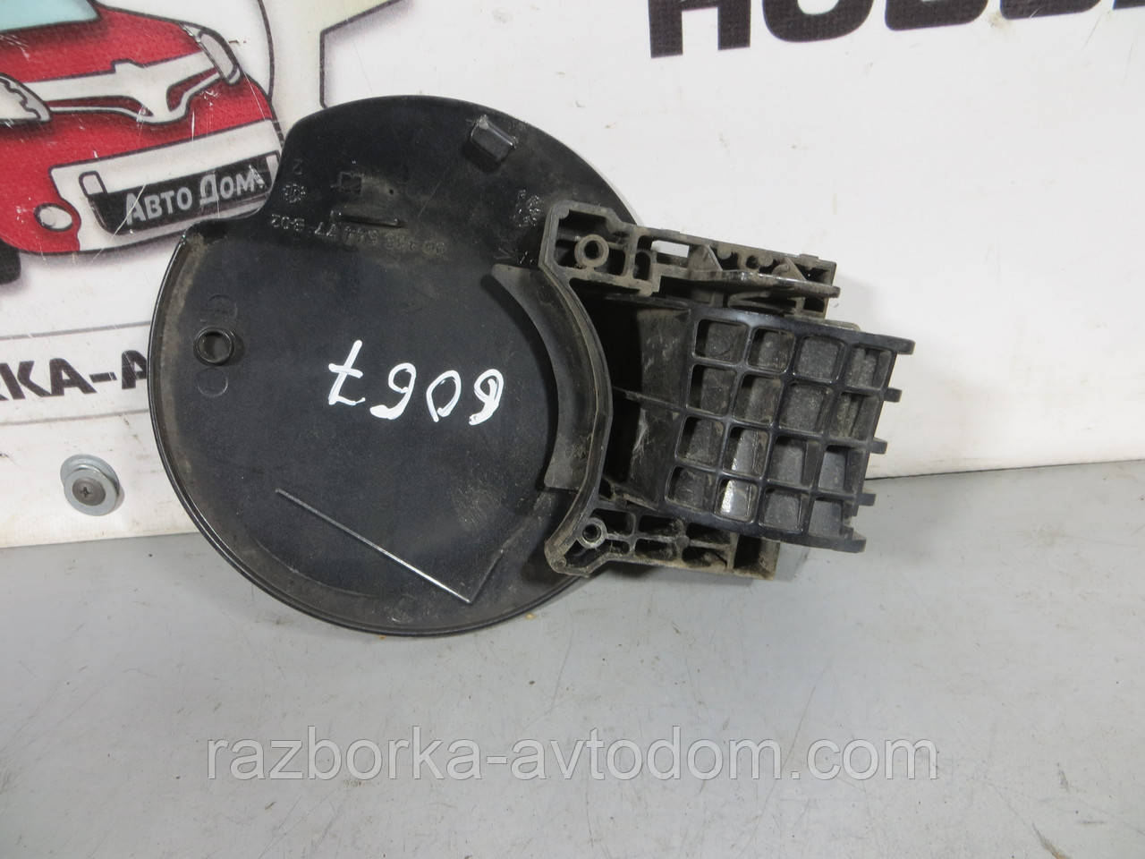 Лючок топливного бака Peugeot 307 (2001-2008)  ОЕ: 151799