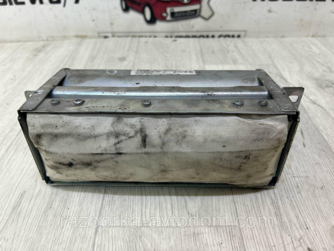 Подушка безпеки (Airbag) у торпедо VW Passat B5 (96-05), Skoda Superb 1 (01-08) OE: 3B0880204H