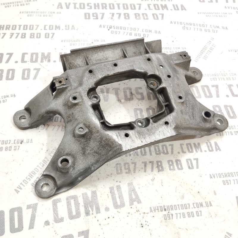 Кронштейн КПП Audi A4 B8 (07-15) 2.0 Дизель нижній