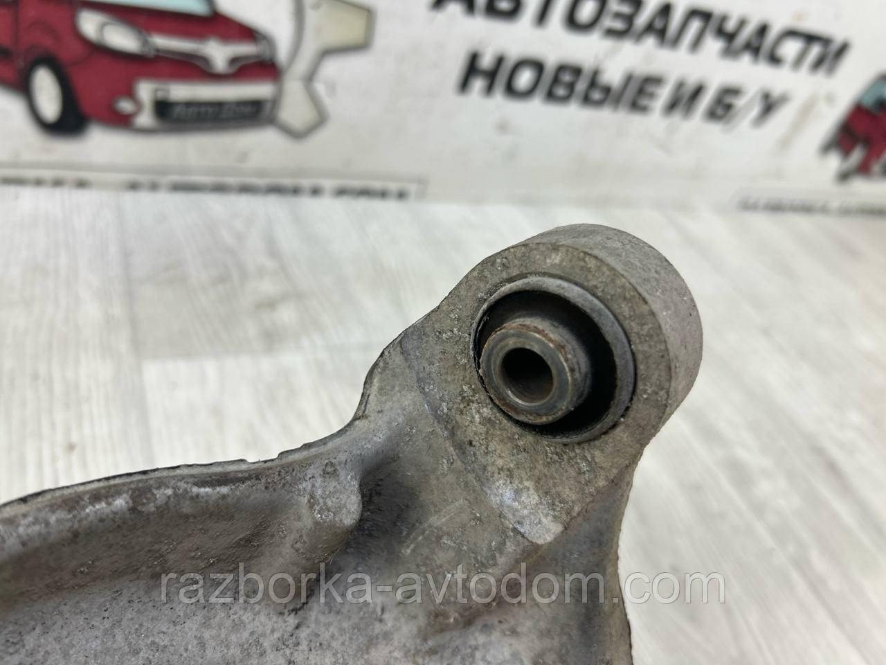 Кронштейн/ чашка амортизатора переднього правого Peugeot 407 (04-11) OE:352719