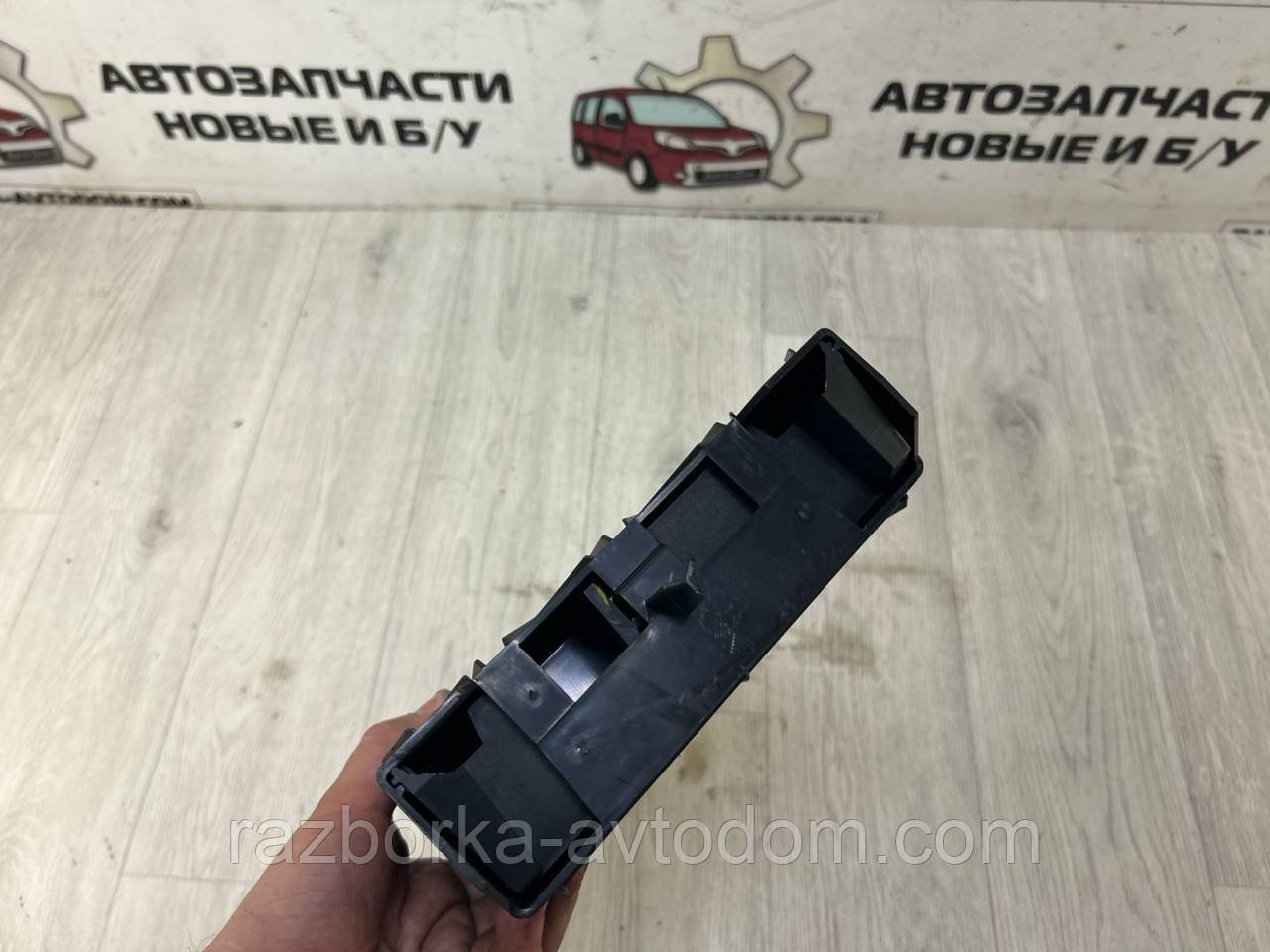 Пепельниця центральної консолі торпеди Skoda Superb (02-08) OE: 6y0858332