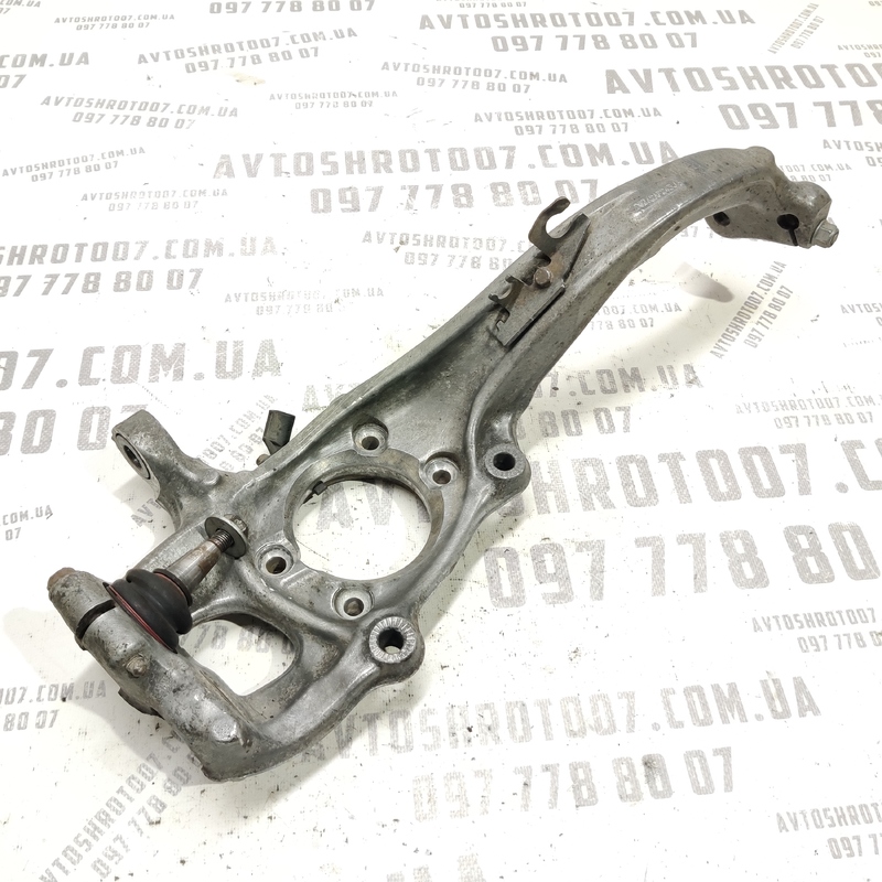 Цапфа передня права Audi A4 B8 (07-15) 2.0 дизель