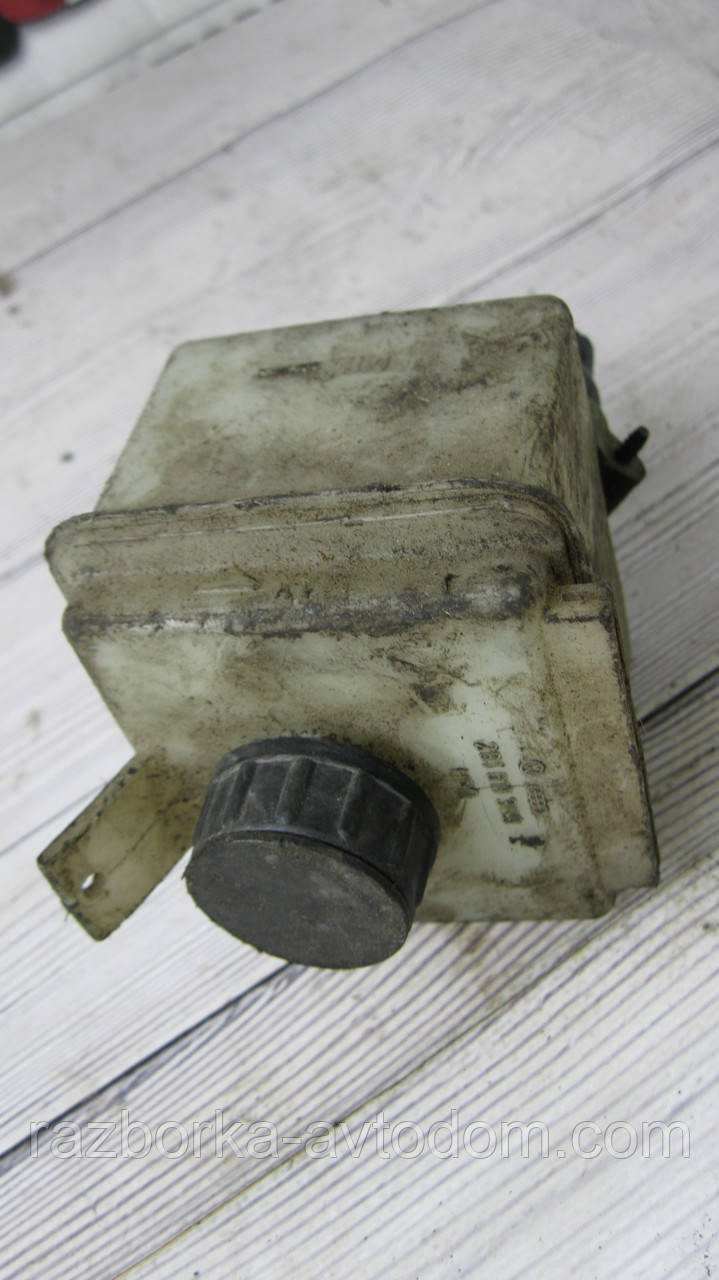 Бачок гальмівної рідини VW LT 28-40 (1975-1996) OE:281611309