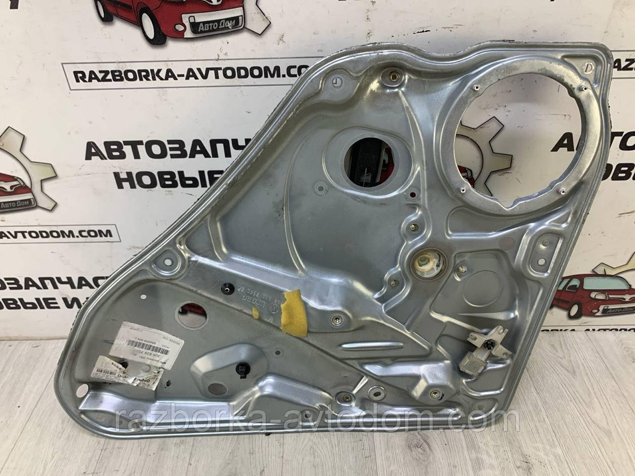 Склопідіймач дверцят задньої правої Skoda Superb (02-08) OE: 3B5839756