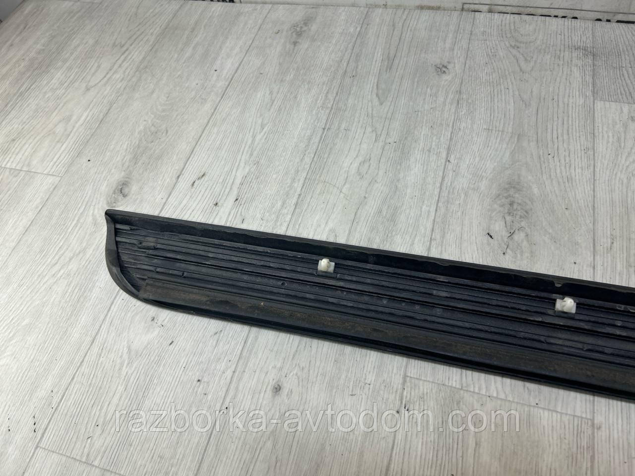 Накладка/ молдинг дверцята задній лівий SKODA Superb 1 (02-08) OE:3u5854949b