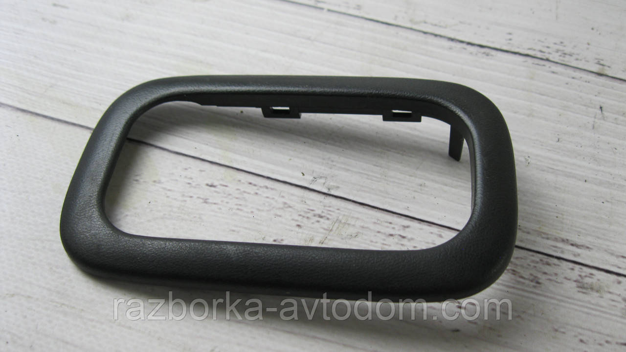 Накладка дверей задньої правої NISSAN X-Trail T30 (01-07) OE: 826828H300