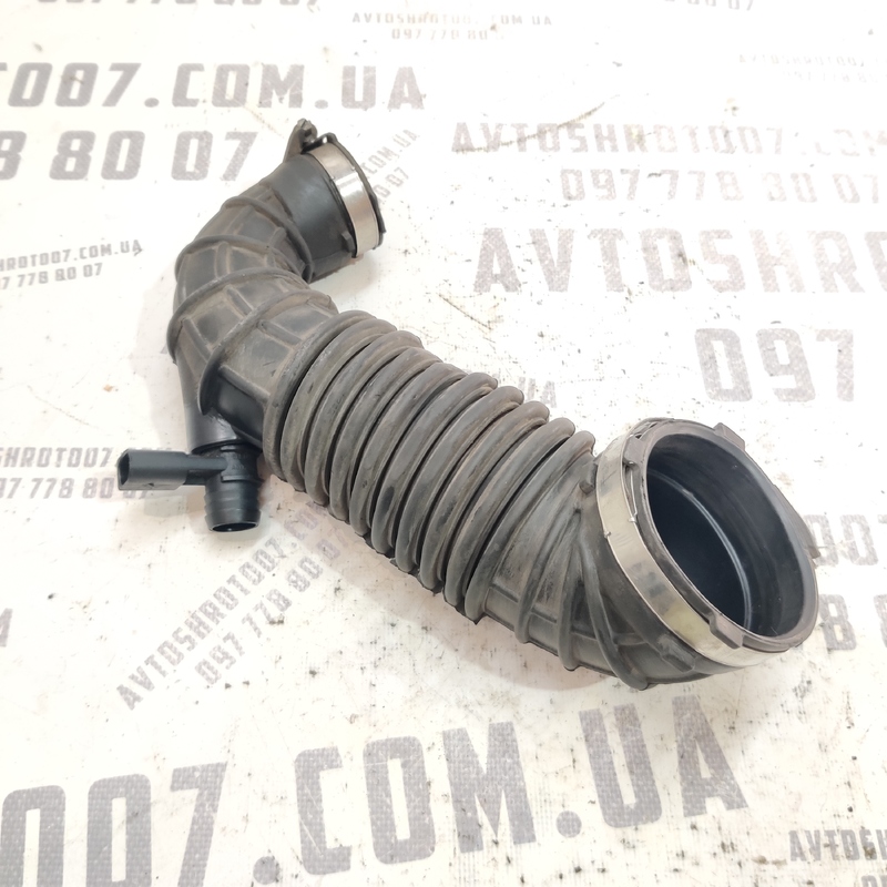 Патрубок повітряний Audi A4 B8 (07-15) 2.0 Дизель фото 2