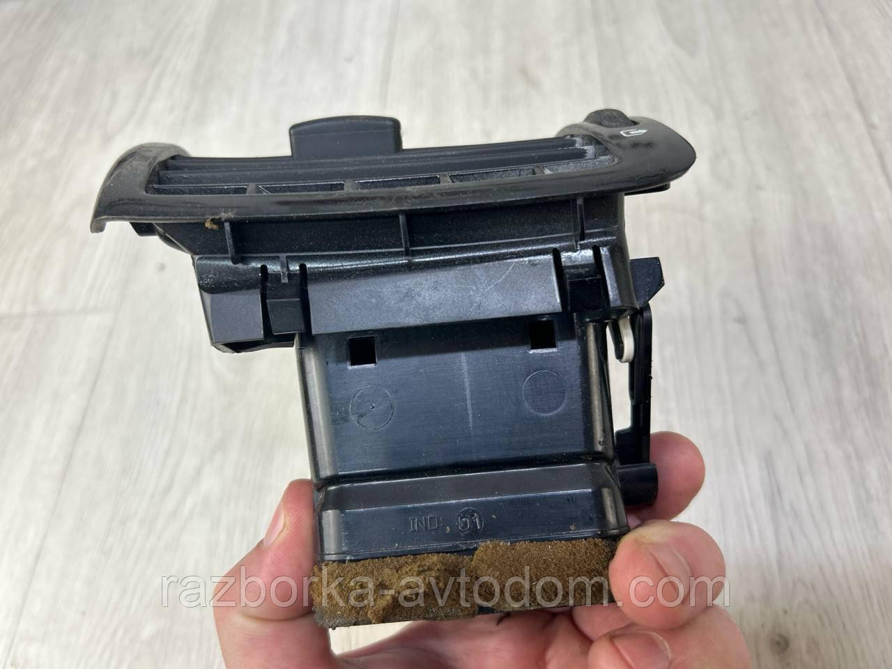 Дефлектор, повітродув торпеди правий PEUGEOT 407 (04-11) OE:9644589377