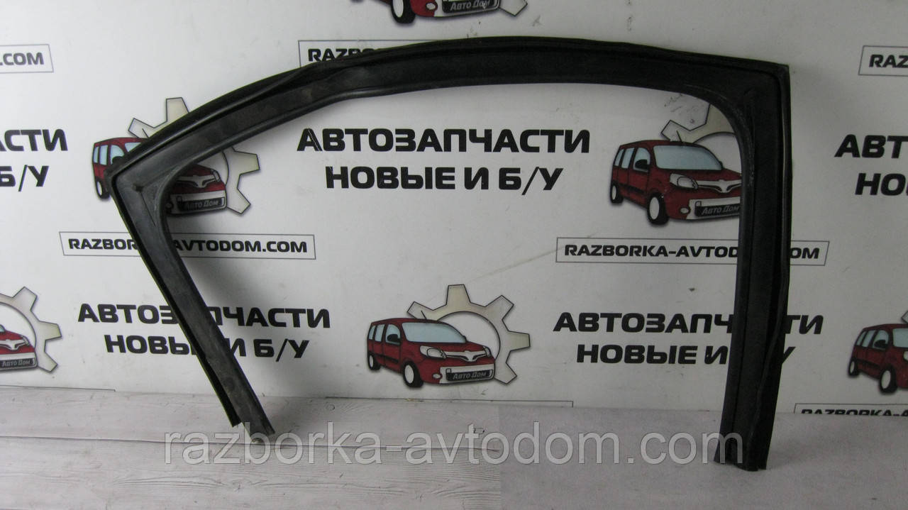 Щільна гумка скла дверей задньої лівої Citroen C4 (04-08) OE:9300P0