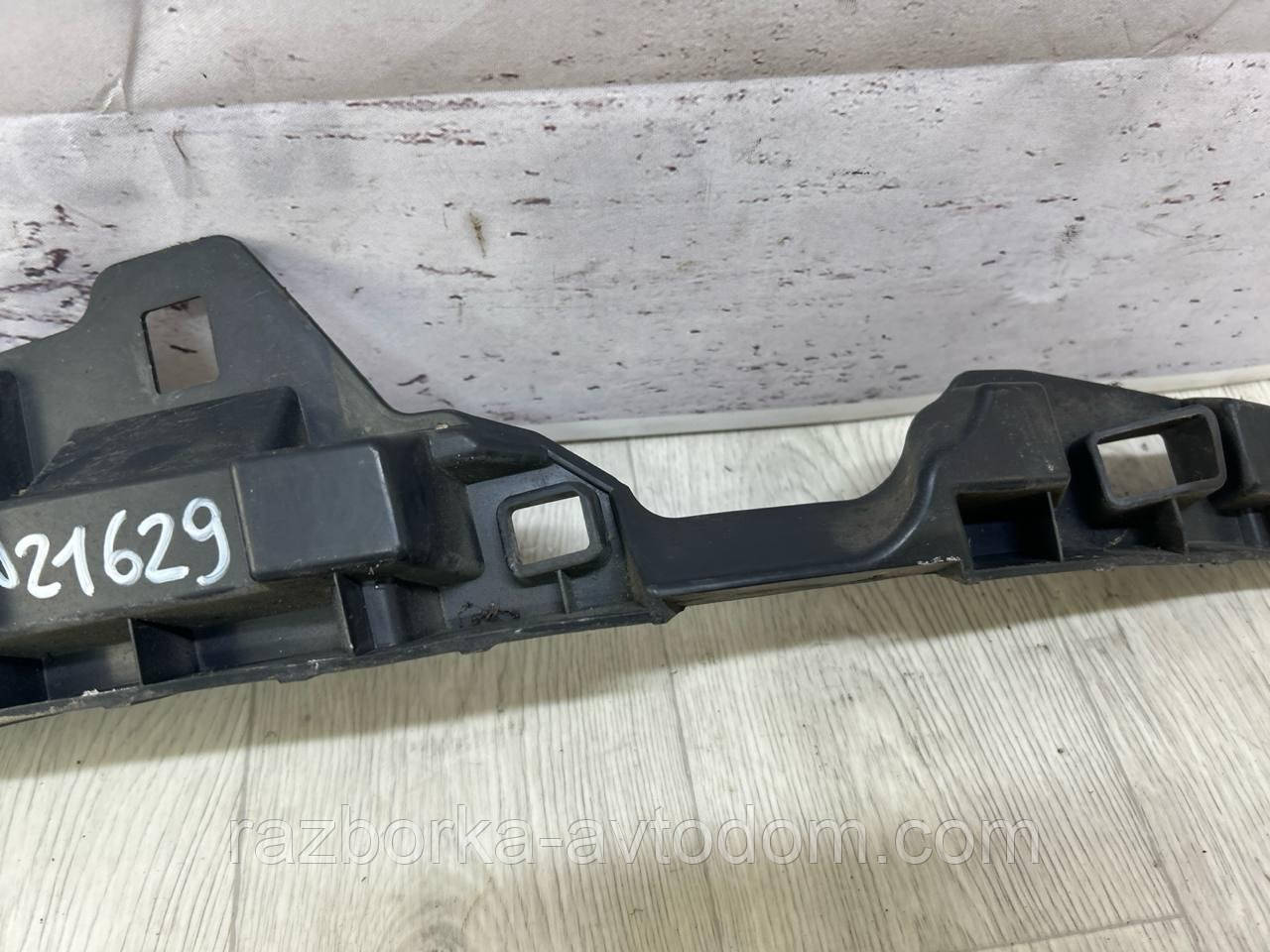 Кронштейн, кріплення бампера переднього праве (під фару) RENAULT SCENIC 3 (13-16) OE:622207359R