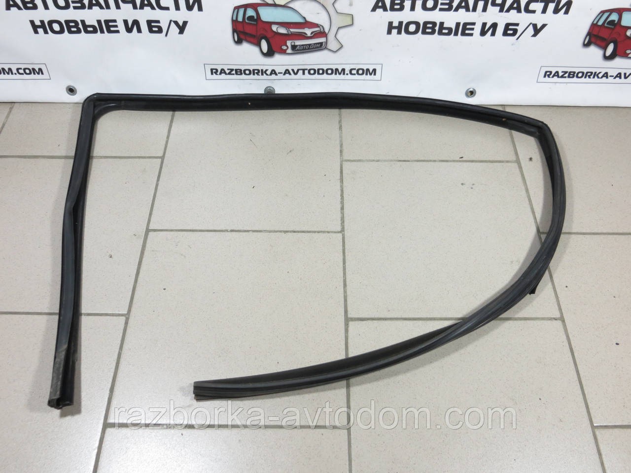 Гумка скла передніх правих дверей Opel Zafira A (1999-2005)