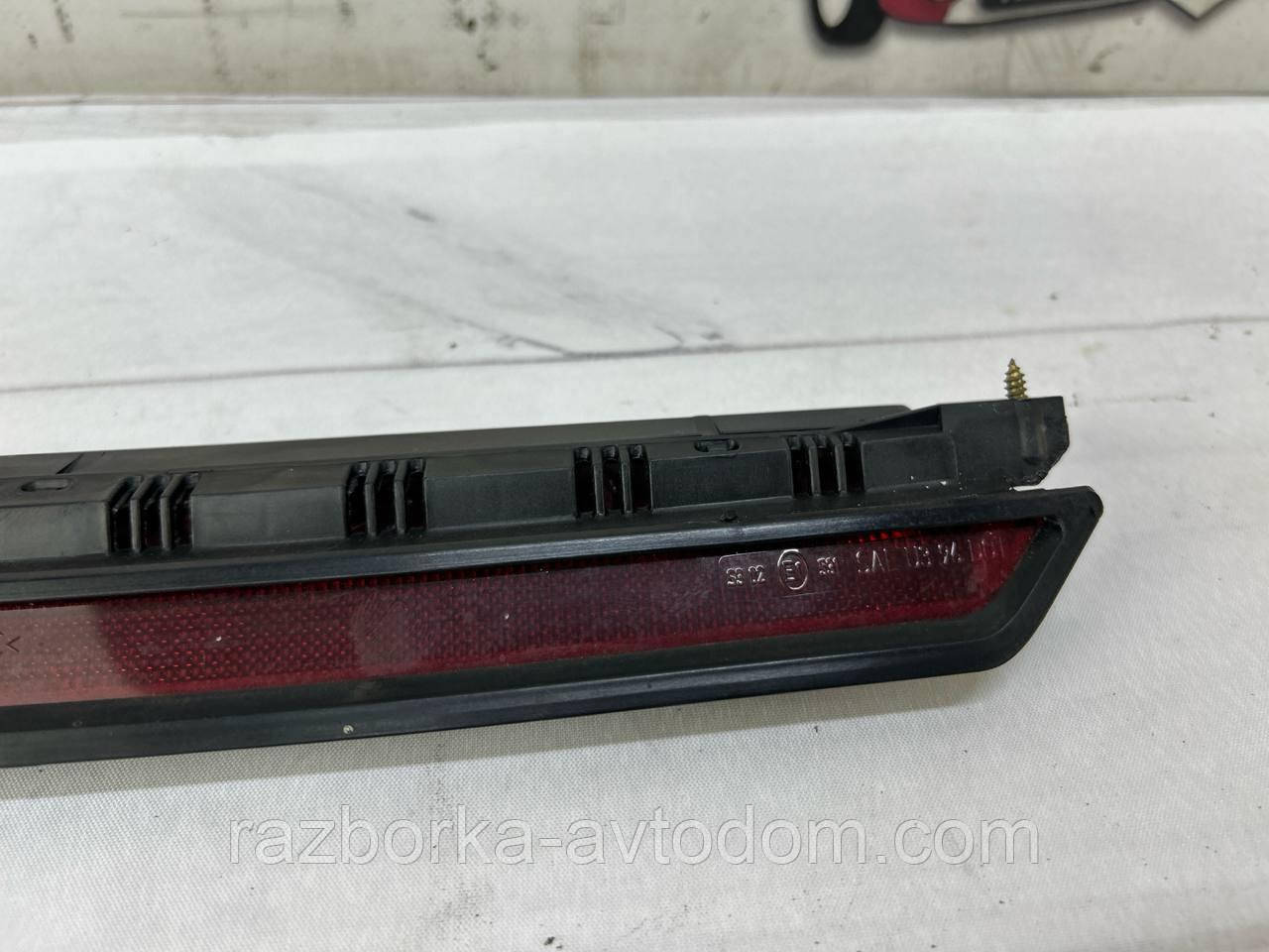 Ліхтар стоп сигналу задній верхній універсал VW Passat B5 (96-05) OE:3B5945135