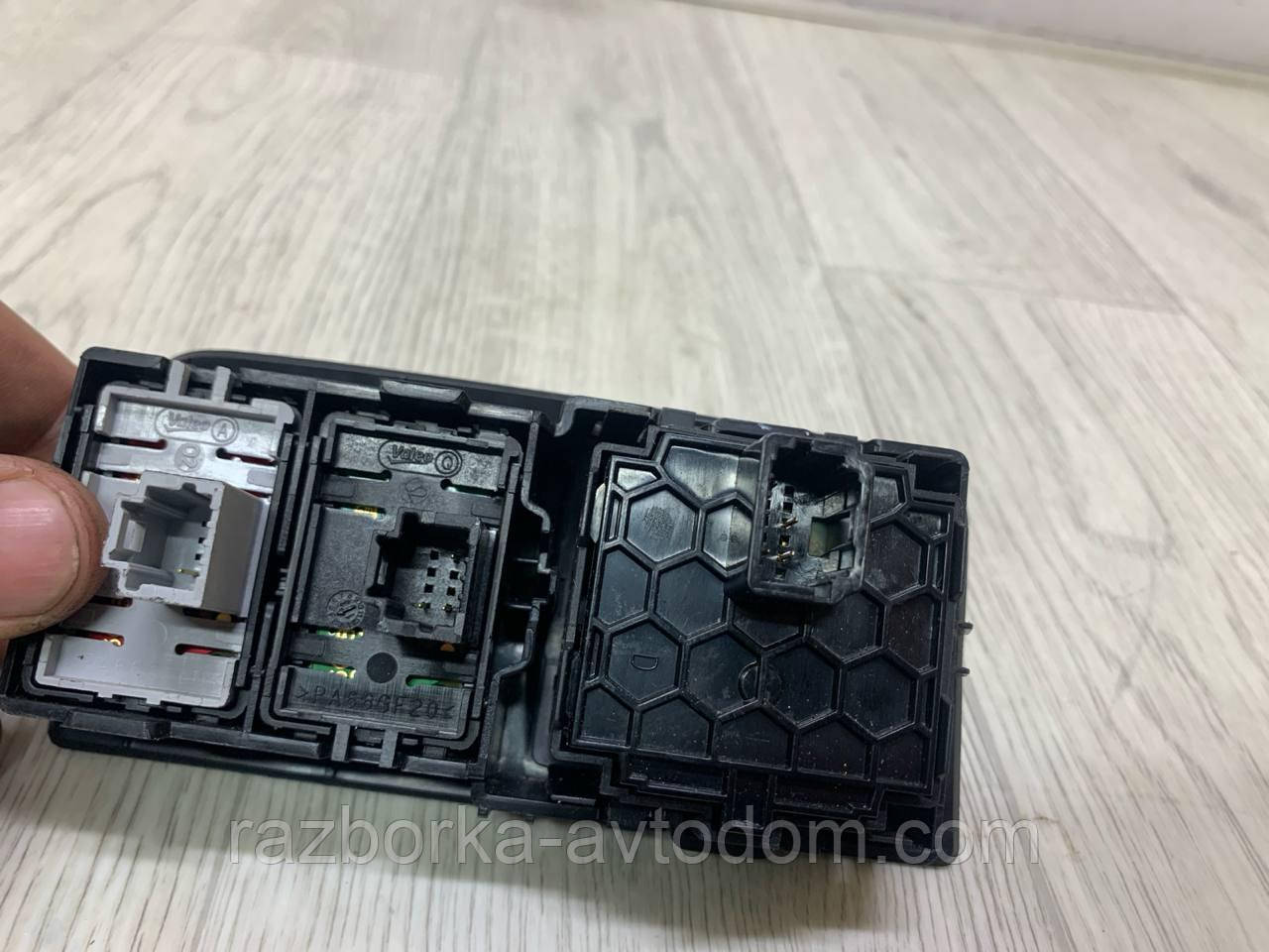 Блок кнопок ( регулятор світла, Старт/стоп, стабілізацію) Renault Scenic 3 OE:259808163R