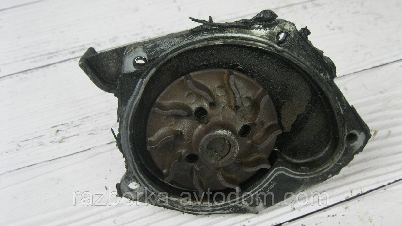 Помпа (водяний насос) Renault Laguna 2, Scenic 2, Clio 3, Kangoo, Trafic, Opel Vivaro 1.9 DCI OE: 7701472182 OE 7701479043