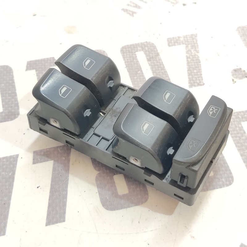 Блок склопідйомників Audi A4 B8 07-15 2.0D 8K0959851D