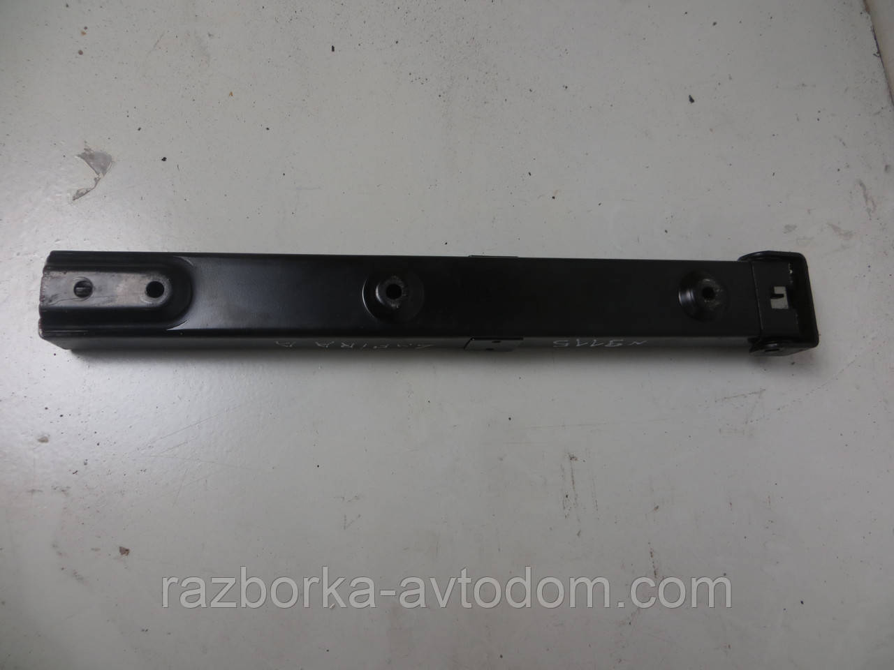 Напрямна рейка заднього сидіння Opel Zafira A (1999-2005) OE:90588883
