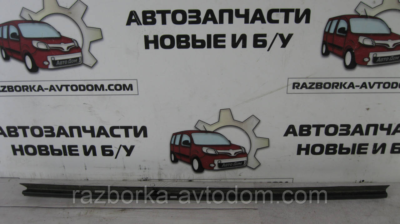 Ущільнювач скла дверей передньої лівої (внутрішній) Citroen C4 Picasso (2006-2013) OE:9309L3