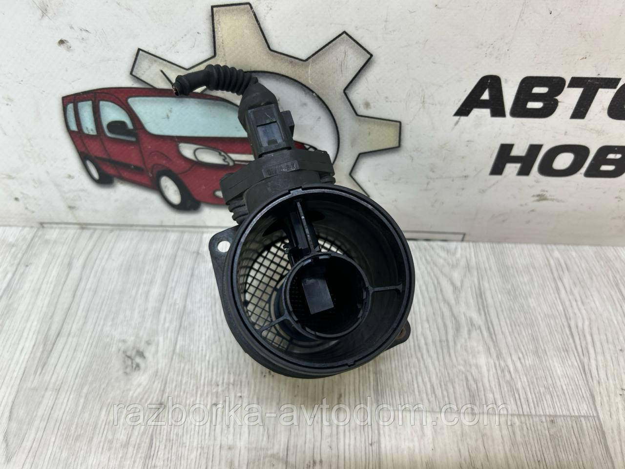 Витратомір повітря Skoda SuperB (02-08), Octavia 1, Fabia, VW TOUAREG, T4, T5 OE:0281002461
