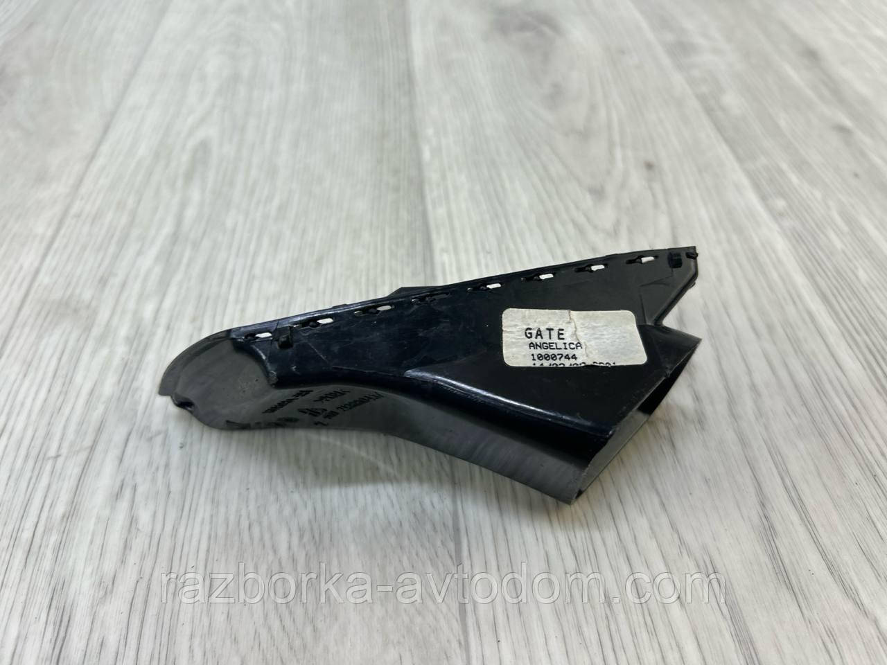 Дефлектор чудовий верхній центральний правий Opel Zafira B (05-11) OE:13145264