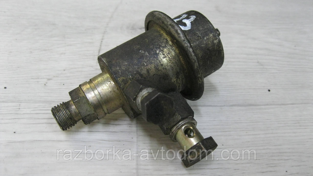 Регулятор тиску палива VW Golf 2, Jetta 2, Passat B3, Coupe OE: 034133534G