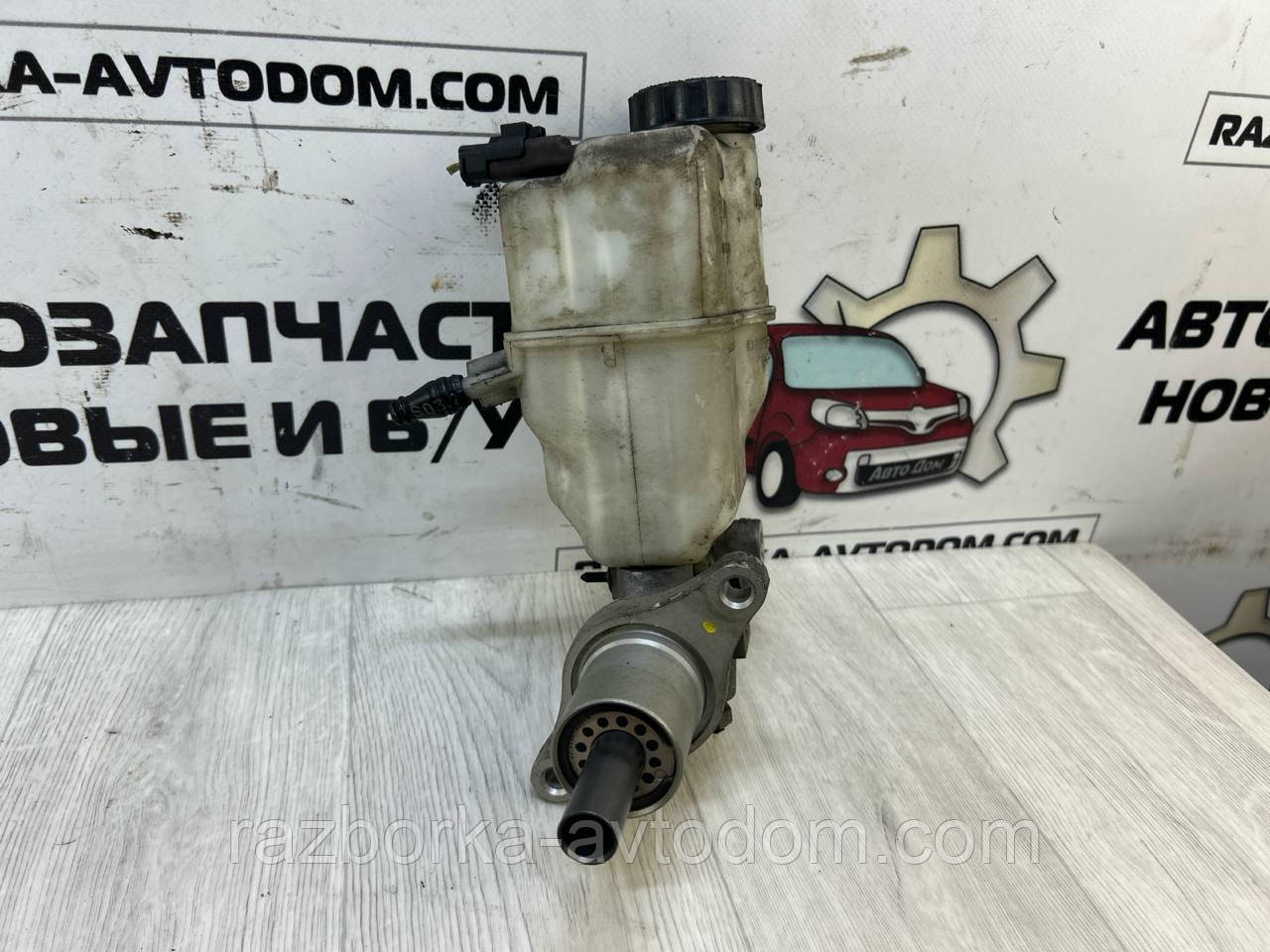 Головний гальмівний циліндр з бачком Peugeot 407 (04-11) OE:4601P6, 9646980980